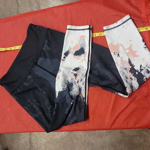 ZYIA Black and Gray Leggings with Distinctive Fade - Picture 7 of 12